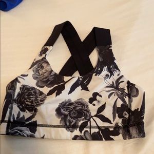 Lululemon sports bra